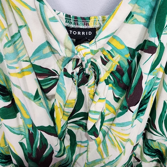 Torrid Challis Tie Front Ruffle Hem Painted Leaves Romper Size 2 - Picture 2 of 11